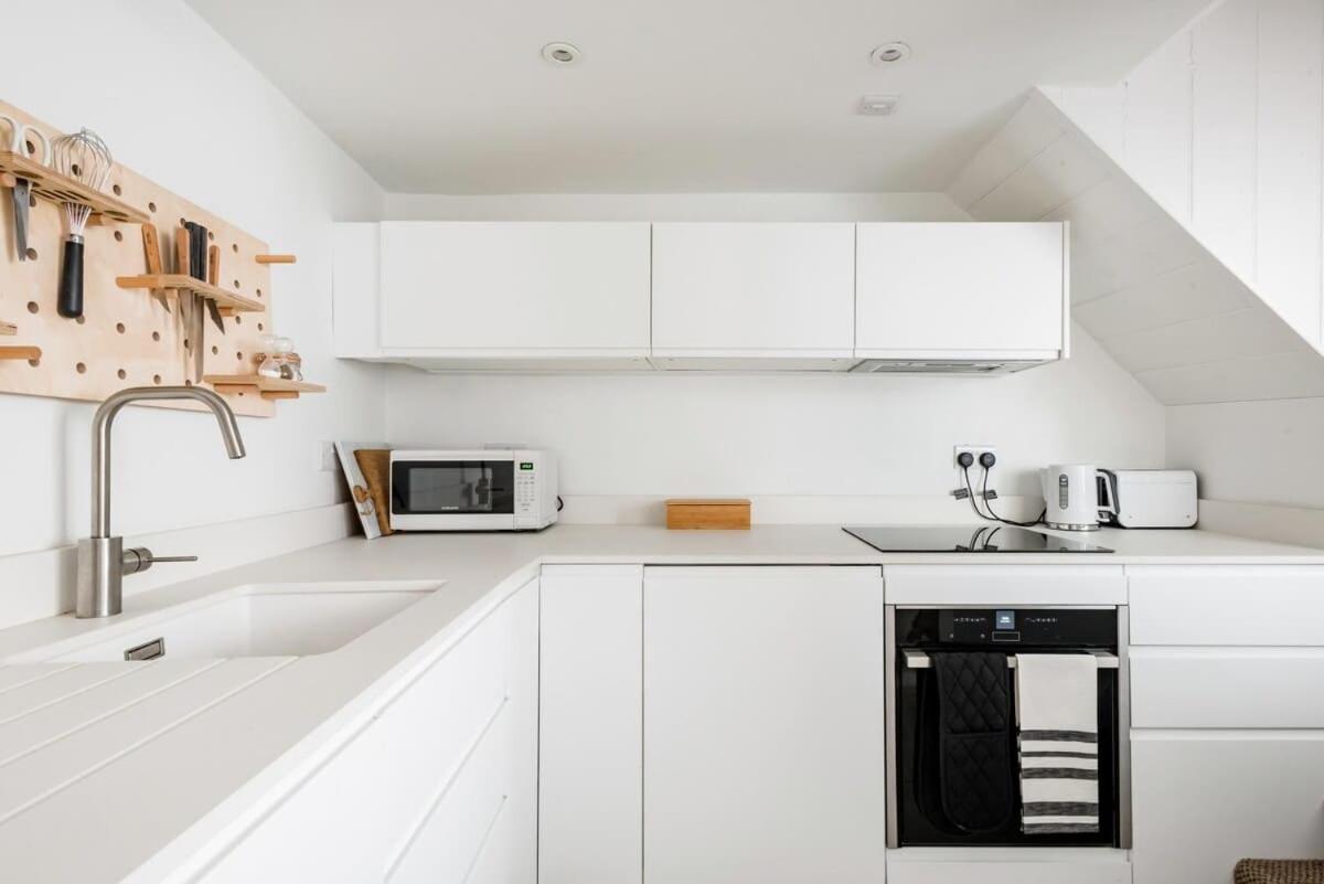 Central Georgian Townhouse With Free Parking Бат Экстерьер фото