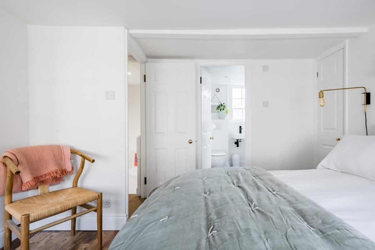 Central Georgian Townhouse With Free Parking Бат Экстерьер фото
