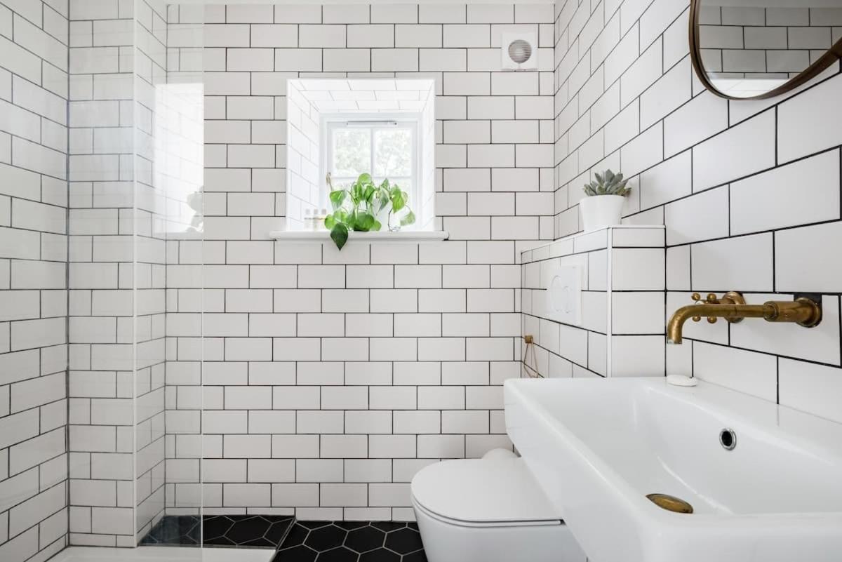 Central Georgian Townhouse With Free Parking Бат Экстерьер фото