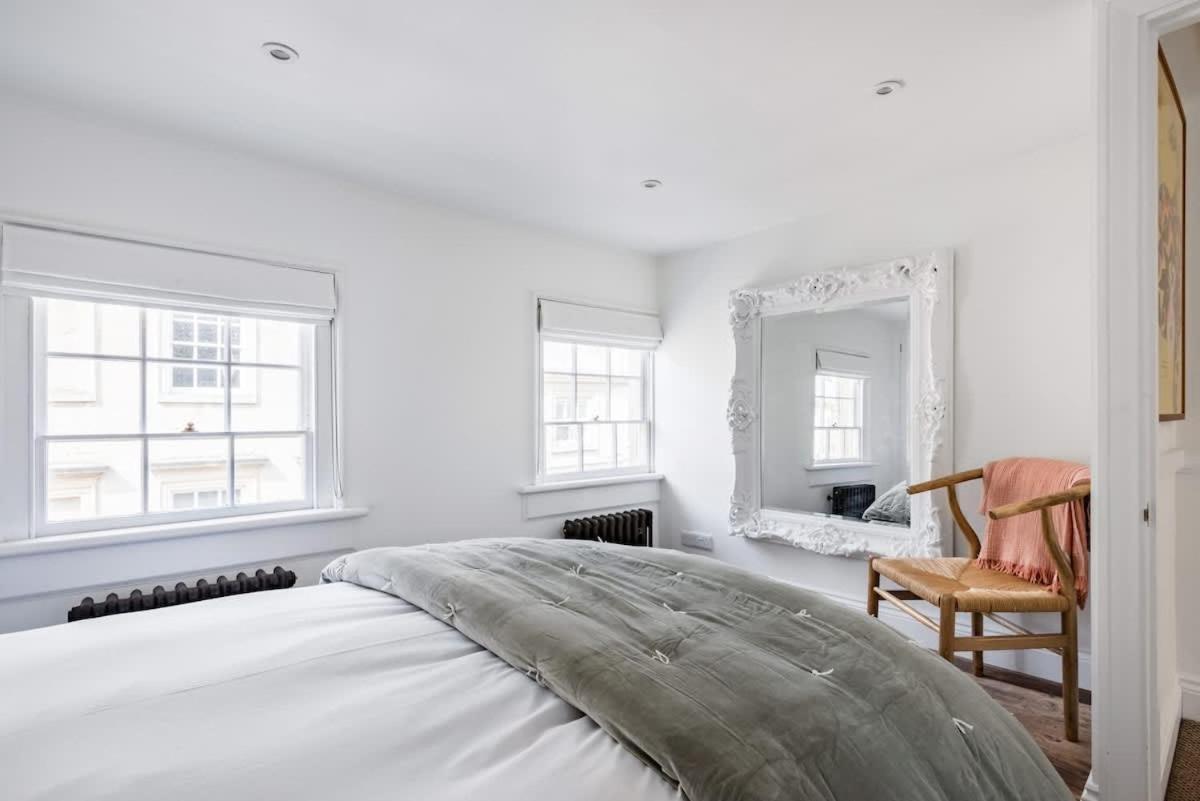 Central Georgian Townhouse With Free Parking Бат Экстерьер фото