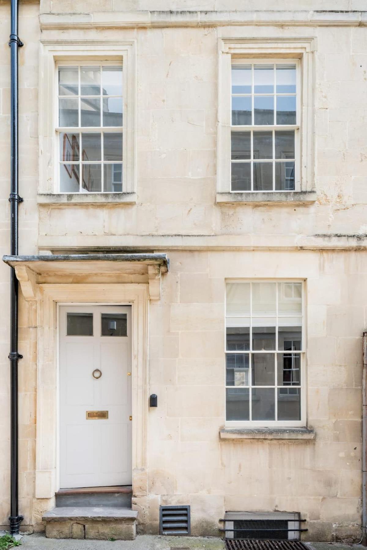 Central Georgian Townhouse With Free Parking Бат Экстерьер фото