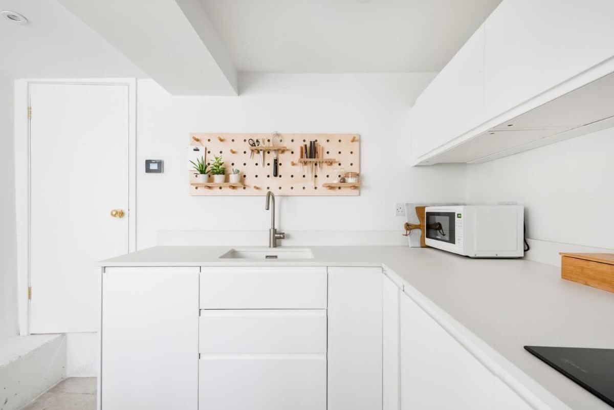 Central Georgian Townhouse With Free Parking Бат Экстерьер фото