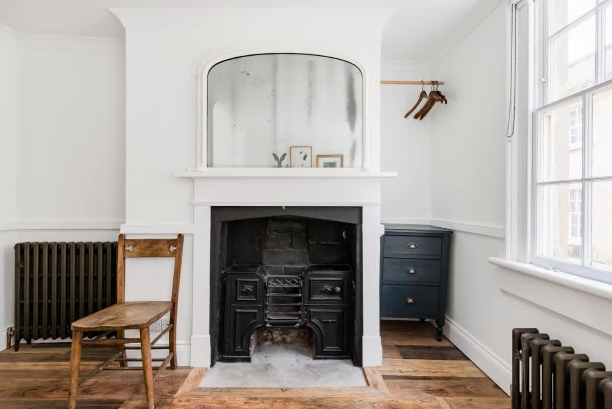 Central Georgian Townhouse With Free Parking Бат Экстерьер фото