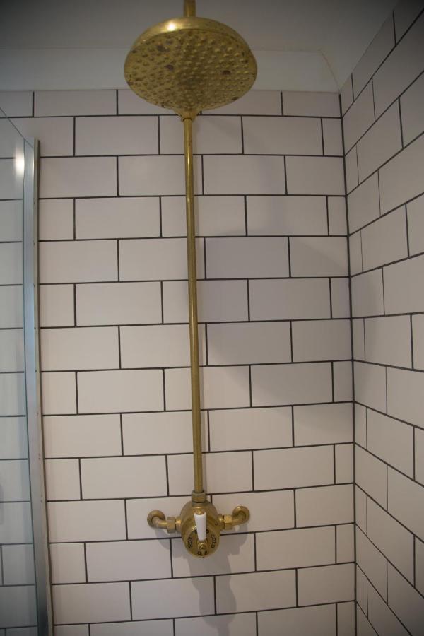 Central Georgian Townhouse With Free Parking Бат Экстерьер фото