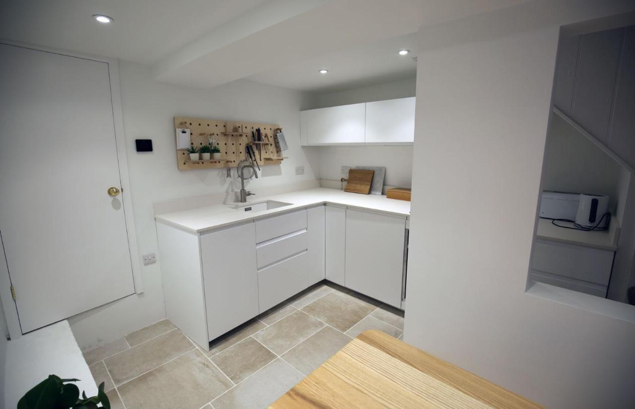 Central Georgian Townhouse With Free Parking Бат Экстерьер фото