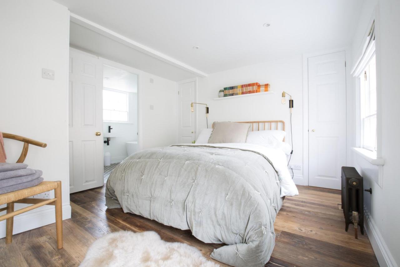 Central Georgian Townhouse With Free Parking Бат Экстерьер фото